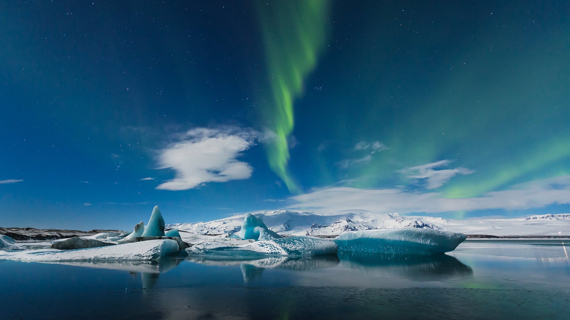 jokulsarlon-glacier-lagoon-iceland-northern-lights-depositphotos-front.jpg
